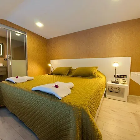Hotel Rhapsody And