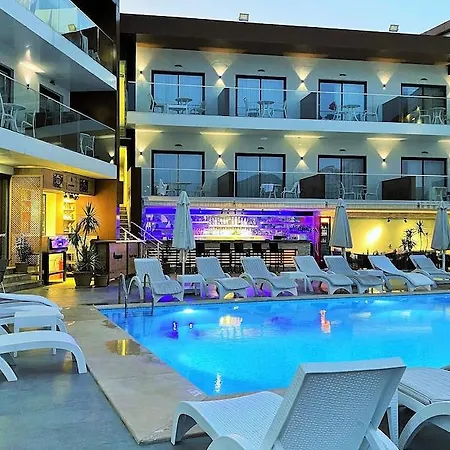 Hotel Rhapsody And 3*