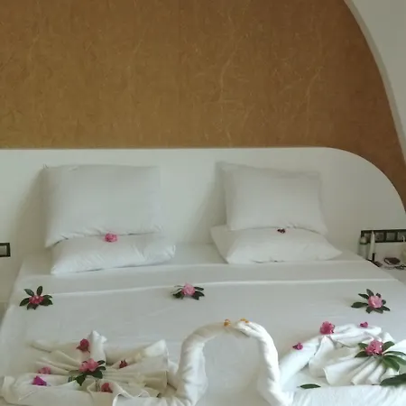 Rhapsody And Hotel 3*