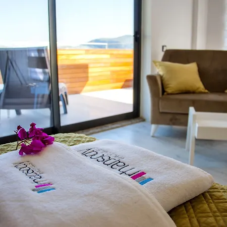 Rhapsody And Hotel 3*